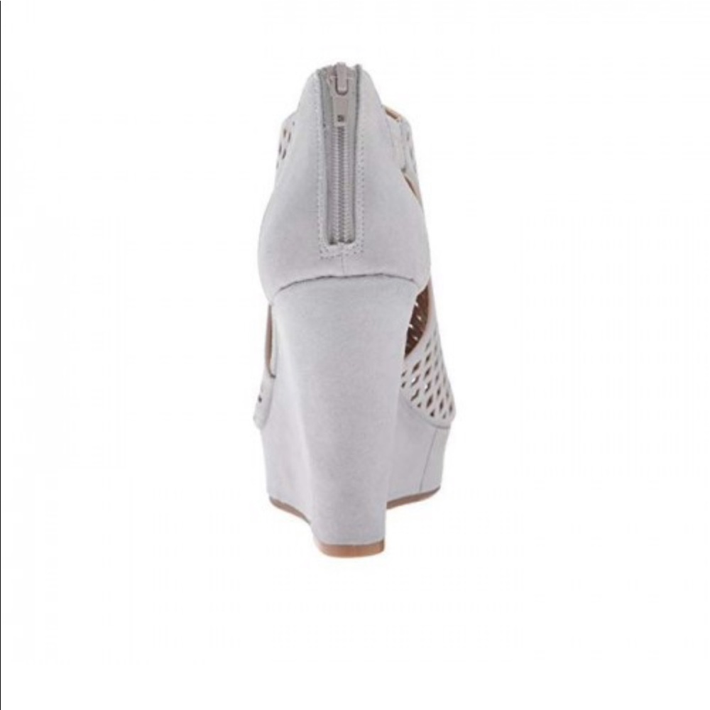 NIB Ash Gray Chic Laser Cut Detail Platform Wedge - Picture 3 of 3